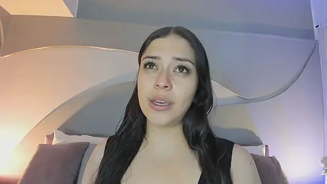 Nicolle W online show from December 1, 2025, 11:44 am