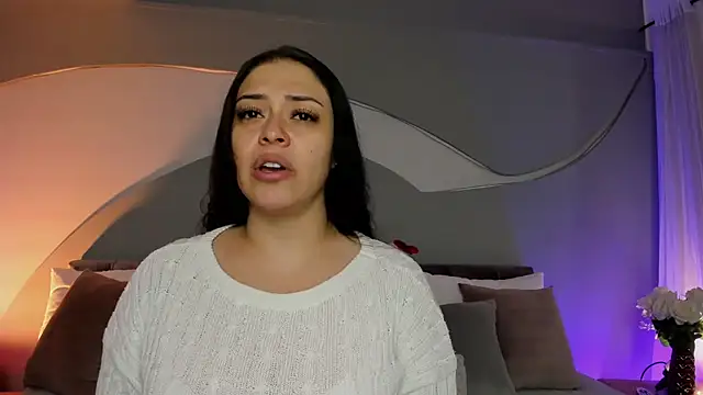 Nicolle W online show from April 11, 2026, 11:47 am