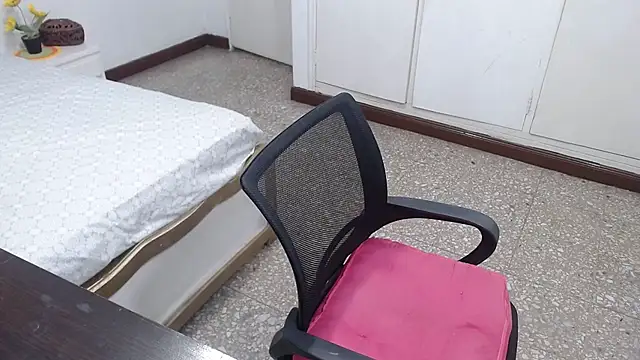 emiliaa hot online show from March 18, 2025, 11:31 pm