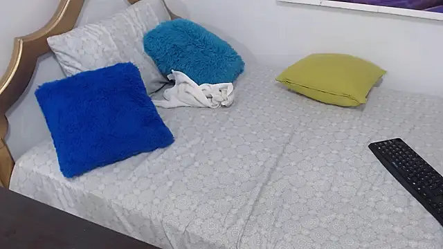 emiliaa hot online show from February 24, 2025, 7:52 pm