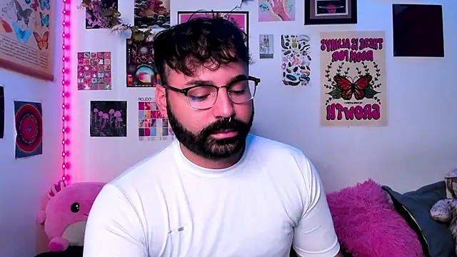 Snapshot of johnnyalx chatting on February 7, 2026, 7:11 pm johnnyalx online show from February 7, 2026, 7:11 pm