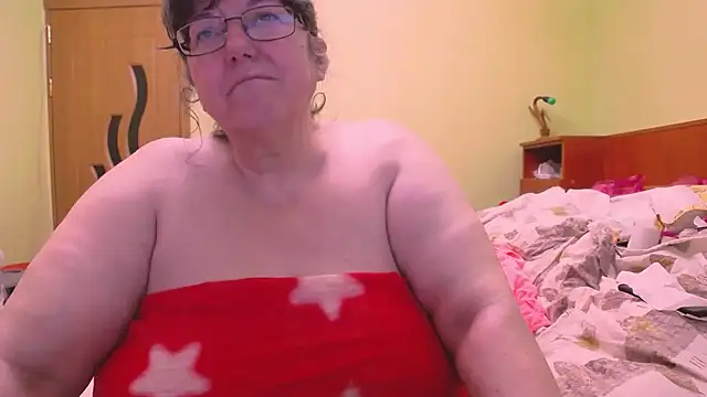 HugeTits online show from April 1, 2026, 1:51 am