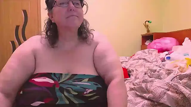 HugeTits online show from November 25, 2025, 2:01 am