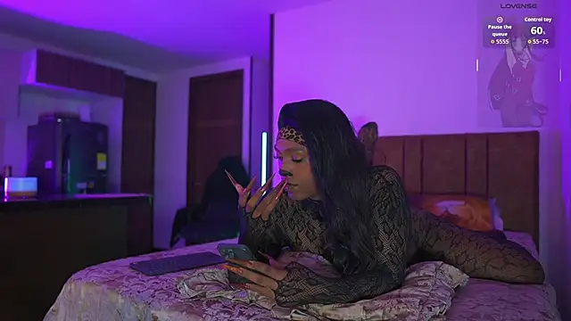 AmberRaus online show from October 28, 2025, 1:17 am