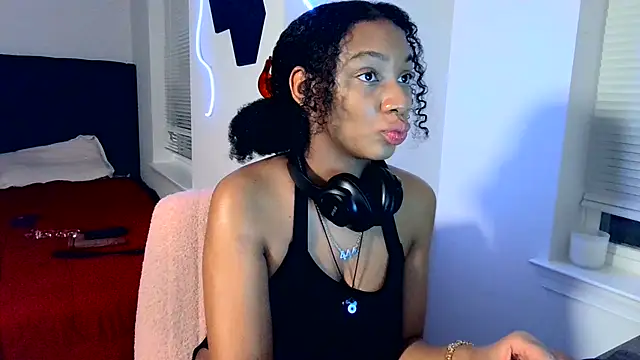 Snapshot of EatSweetMolly chatting on February 20, 2025, 10:48 am EatSweetMolly online show from February 20, 2025, 10:48 am