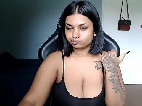 Snapshot of layla_amin chatting on March 15, 2026, 6:53 am layla amin online show from March 15, 2026, 6:53 am