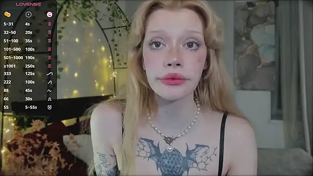 boobsybootie online show from April 15, 2026, 8:42 pm