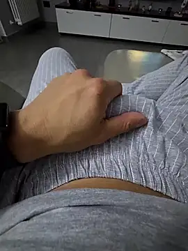 kekko-1982 online show from April 12, 2026, 8:12 pm