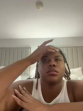 Snapshot of HEARTBREAKBRE chatting on July 20, 2026, 10:23 pm HEARTBREAKBRE online show from July 20, 2026, 10:23 pm