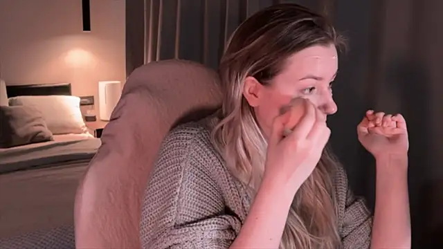 elinanortas online show from November 29, 2025, 2:44 am