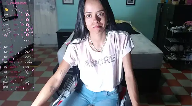 Snapshot of Mia_sexy18_ chatting on January 16, 2025, 2:51 am Mia sexy18 online show from January 16, 2025, 2:51 am