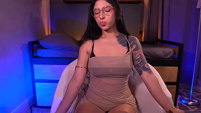 camila3   online show from November 21, 2025, 6:18 pm