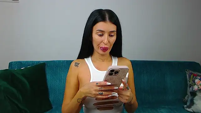 Snapshot of SaraDaisy chatting on October 6, 2025, 5:02 pm SaraDaisy online show from October 6, 2025, 5:02 pm