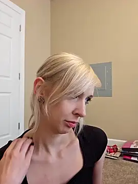 AmethystFoxx online show from September 13, 2025, 6:52 pm