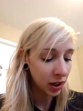 AmethystFoxx online show from October 16, 2025, 7:00 pm