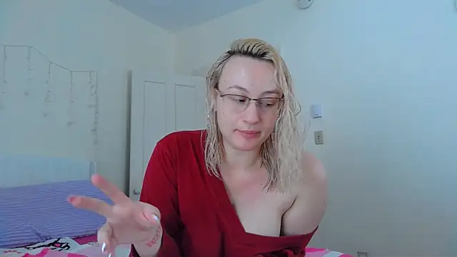 ashleyblaydex online show from February 11, 2026, 8:31 pm