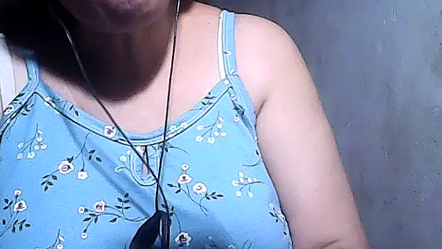 sweetsosie18 online show from February 8, 2026, 4:54 am