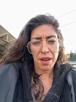 amanilouve online show from November 12, 2025, 3:16 pm