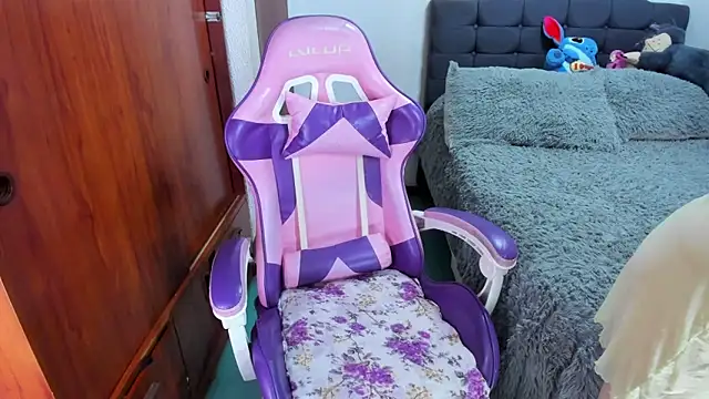 saphira owen online show from November 5, 2025, 7:50 pm