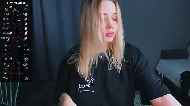 MonaLauu online show from November 15, 2025, 5:39 pm