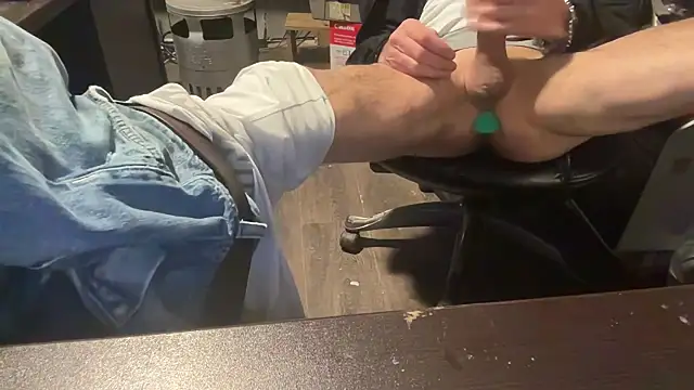 Snapshot of eddieeatsass chatting on January 14, 2026, 8:45 pm eddieeatsass online show from January 14, 2026, 8:45 pm