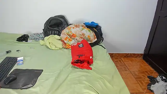 klausvan22 online show from November 6, 2025, 8:18 am