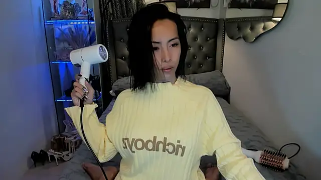 reighnempress online show from December 2, 2025, 2:45 am