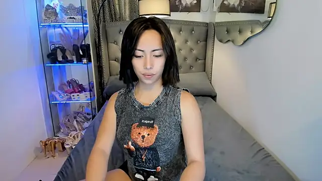 reighnempress online show from November 8, 2025, 3:32 am