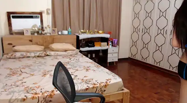 LoveMarieFoxxx online show from February 12, 2025, 6:19 am