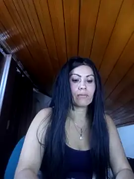 Tania mature online show from April 13, 2026, 6:01 pm