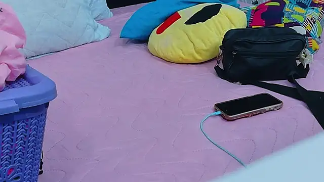 colombiamommy online show from October 27, 2025, 12:28 pm