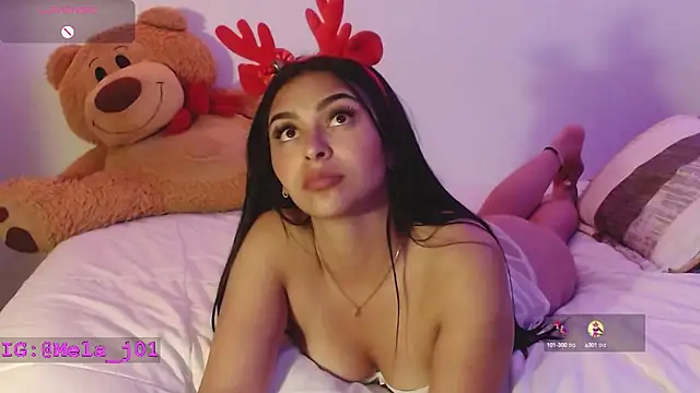 Snapshot of Melaniie01 chatting on December 31, 2024, 1:04 am Melaniie01 online show from December 31, 2024, 1:04 am