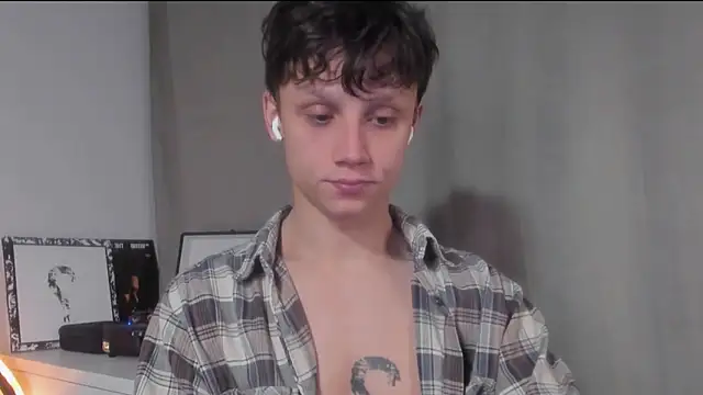 Snapshot of Nicky_neal chatting on December 6, 2024, 1:46 am Nicky neal online show from December 6, 2024, 1:46 am