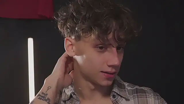 Snapshot of Nicky_neal chatting on October 5, 2025, 12:34 am Nicky neal online show from October 5, 2025, 12:34 am