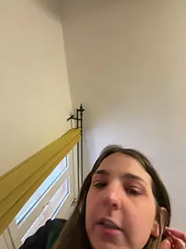 DoriDeluxe66 online show from February 4, 2026, 1:17 pm