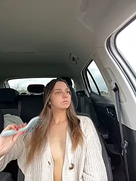 DoriDeluxe66 online show from November 16, 2025, 10:42 am