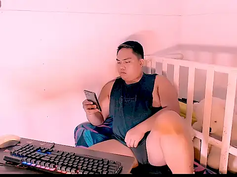 Snapshot of Hardking_69 chatting on April 22, 2026, 12:23 pm Hardking 69 online show from April 22, 2026, 12:23 pm