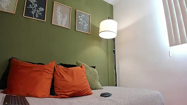 Snapshot of karlye_5 chatting on October 7, 2025, 12:39 pm karlye 5 online show from October 7, 2025, 12:39 pm