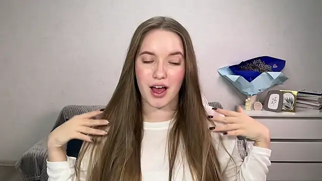 EvaMaddison online show from November 24, 2025, 6:19 pm