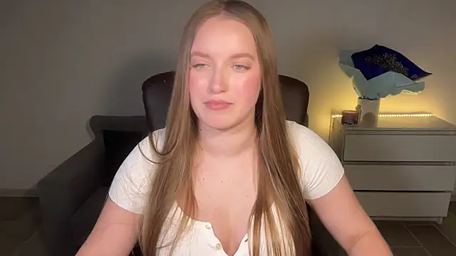 Snapshot of EvaMaddison chatting on June 23, 2026, 8:07 pm EvaMaddison online show from June 23, 2026, 8:07 pm