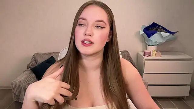 EvaMaddison online show from January 18, 2026, 4:43 pm