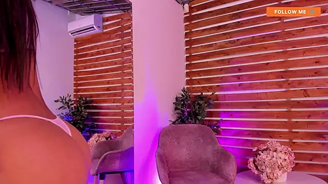 Snapshot of _MeganRain chatting on November 5, 2025, 9:23 am MeganRain online show from November 5, 2025, 9:23 am