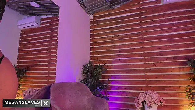 Snapshot of _MeganRain chatting on November 18, 2025, 8:50 am MeganRain online show from November 18, 2025, 8:50 am