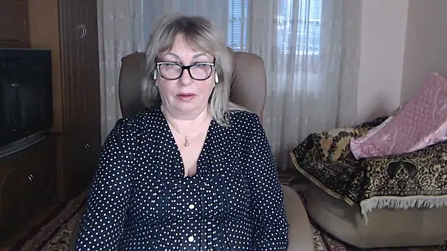 Snapshot of Kallliina chatting on December 22, 2025, 8:25 am Kallliina online show from December 22, 2025, 8:25 am