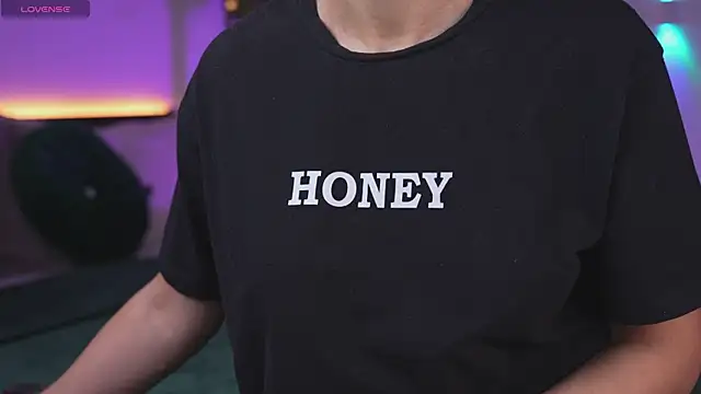 Lorettelorena online show from November 10, 2025, 8:03 pm