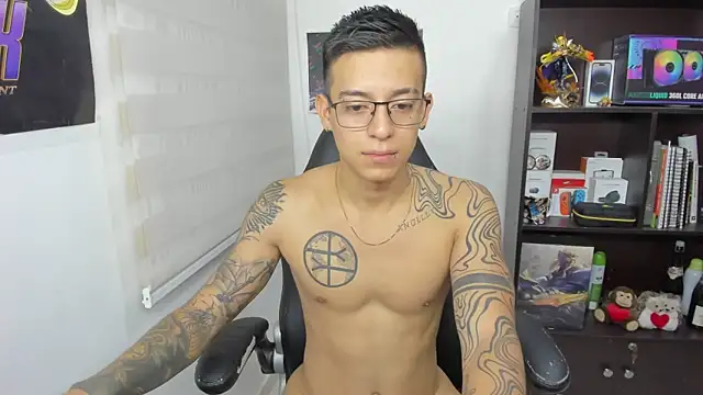 SIXXTOLOVE18 online show from March 13, 2025, 6:37 am