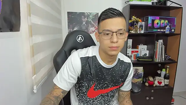 SIXXTOLOVE18 online show from March 5, 2025, 4:46 pm