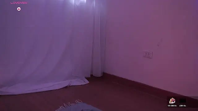 Snapshot of HannaMoom chatting on October 21, 2025, 9:14 pm HannaMoom online show from October 21, 2025, 9:14 pm