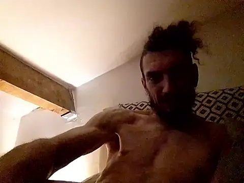 joliecu online show from May 15, 2026, 1:47 am