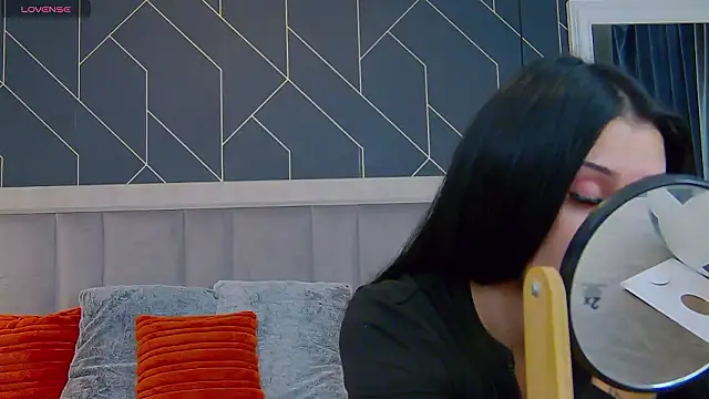 EmyLaveau online show from January 15, 2026, 5:55 am